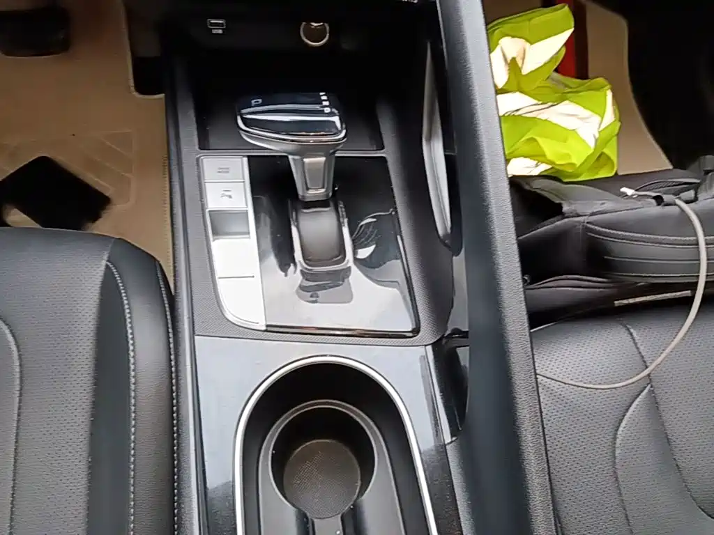 Hyundai Elantra — фото 14