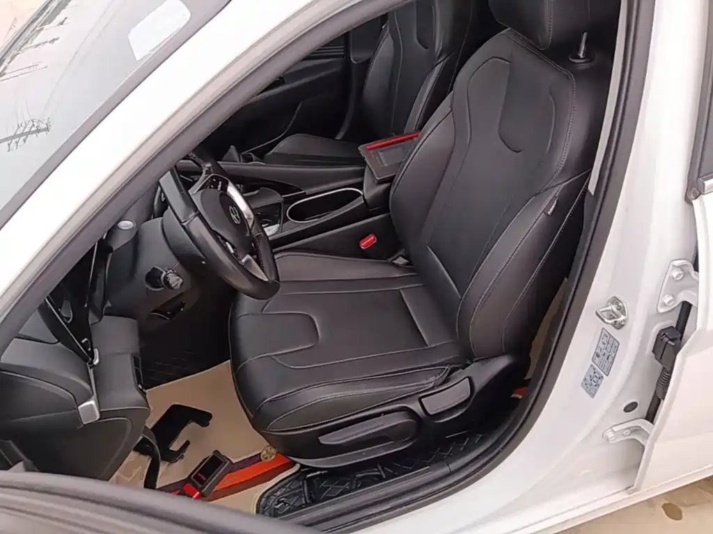 Hyundai Elantra — фото 15