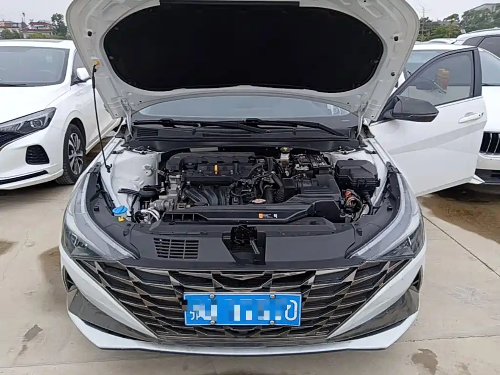 Hyundai Elantra — фото 20