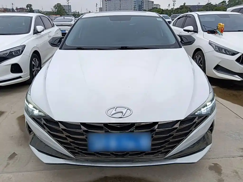 Hyundai Elantra — фото 3