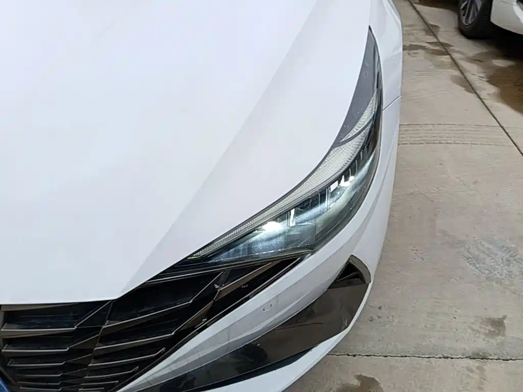 Hyundai Elantra — фото 24