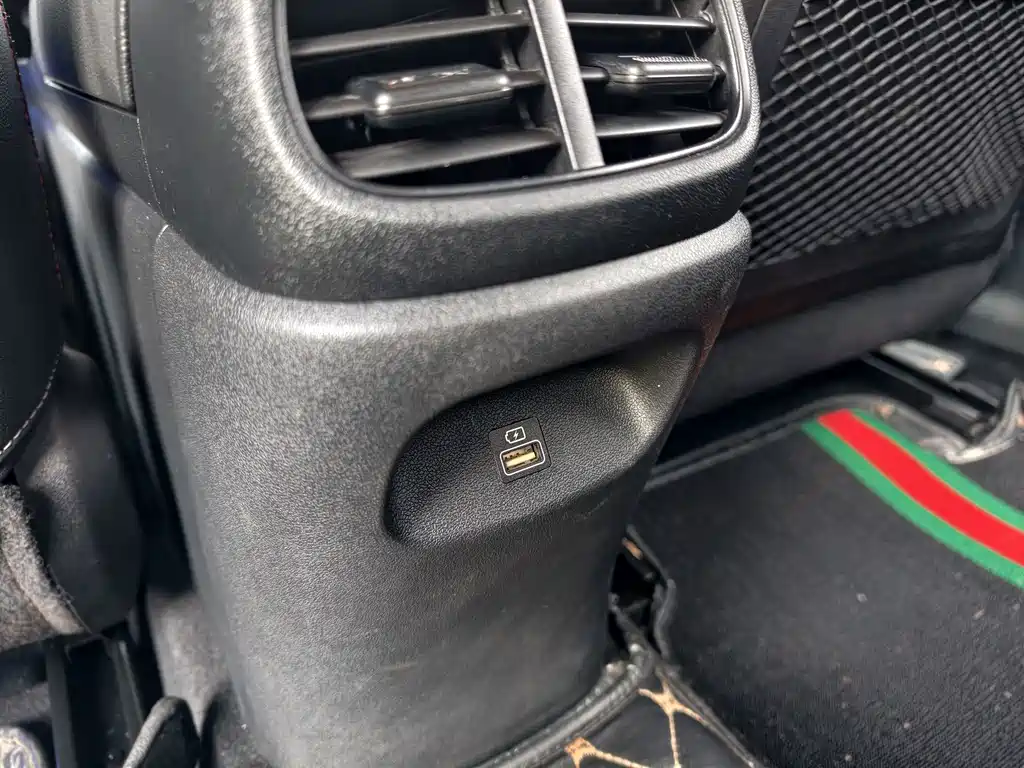 Hyundai Elantra — фото 18