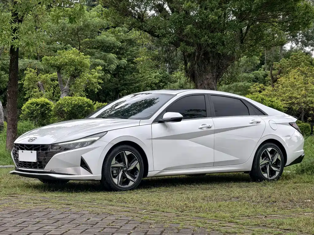 Hyundai Elantra — фото 3
