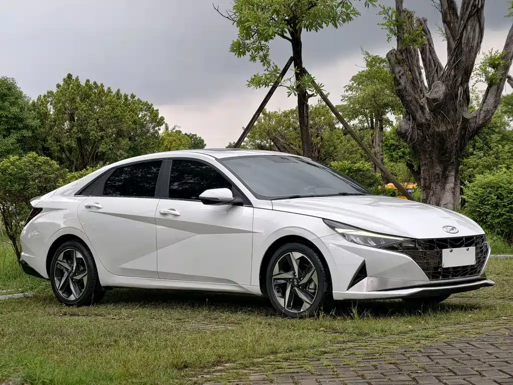 Hyundai Elantra — фото 4