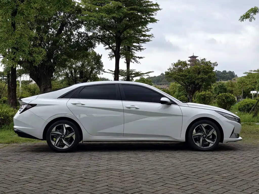 Hyundai Elantra — фото 5