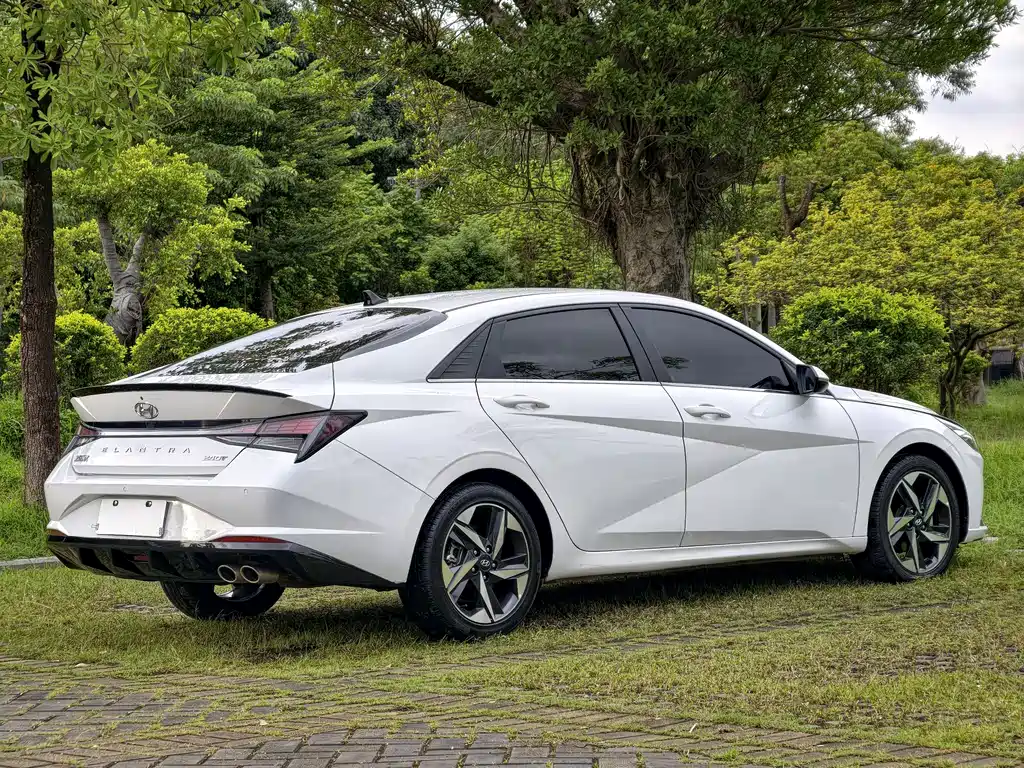 Hyundai Elantra — фото 7