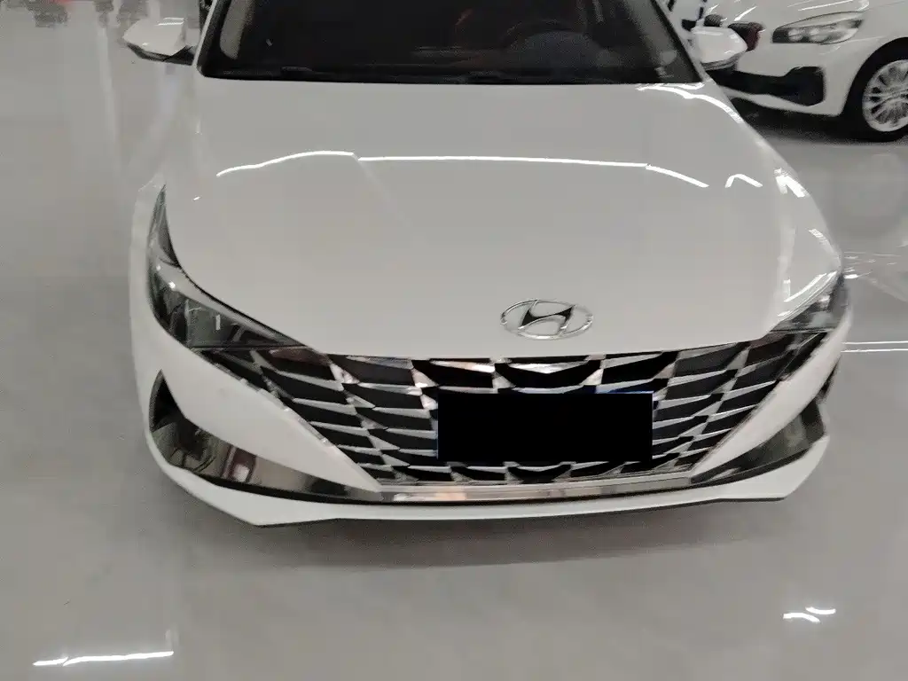 Hyundai Elantra — фото 2