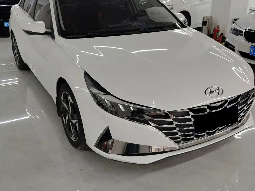 Hyundai Elantra — фото 4