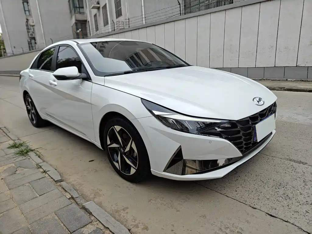 Hyundai Elantra — фото 2