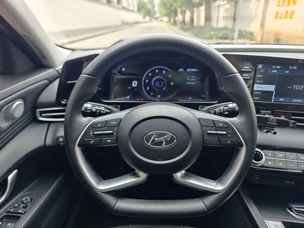 Hyundai Elantra — фото 13