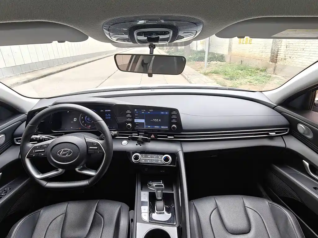 Hyundai Elantra — фото 15