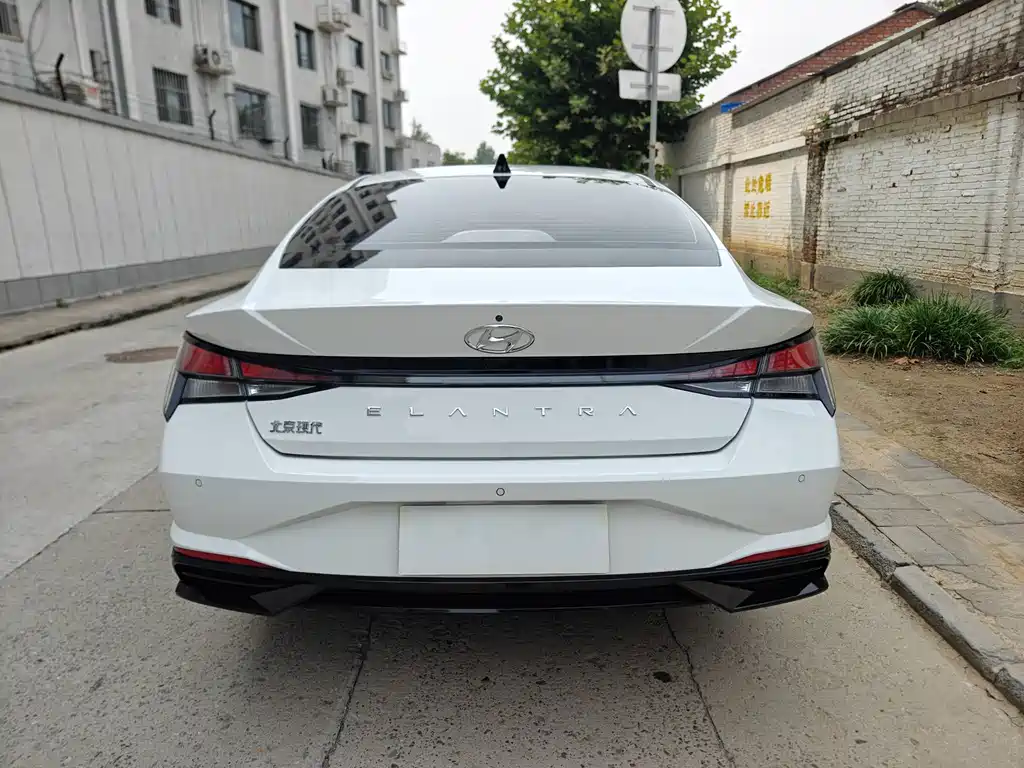 Hyundai Elantra — фото 4
