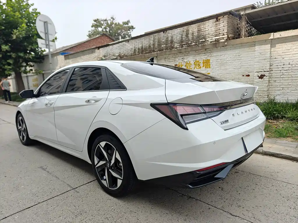 Hyundai Elantra — фото 6