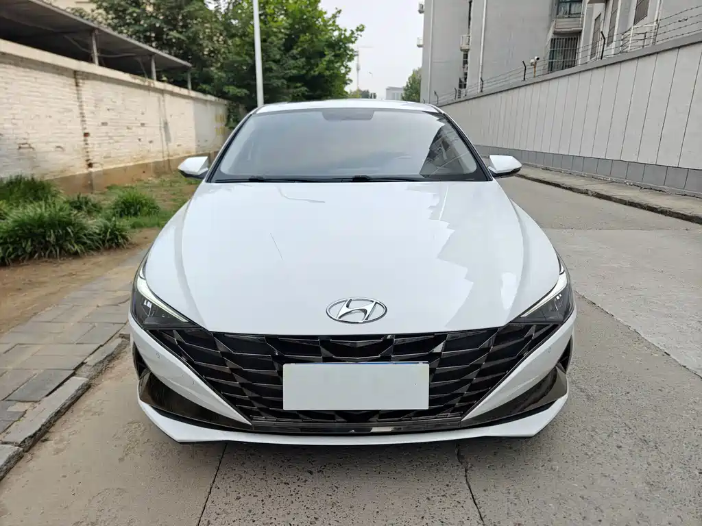 Hyundai Elantra — фото 8
