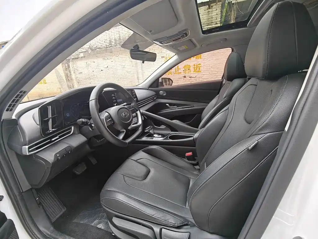 Hyundai Elantra — фото 10