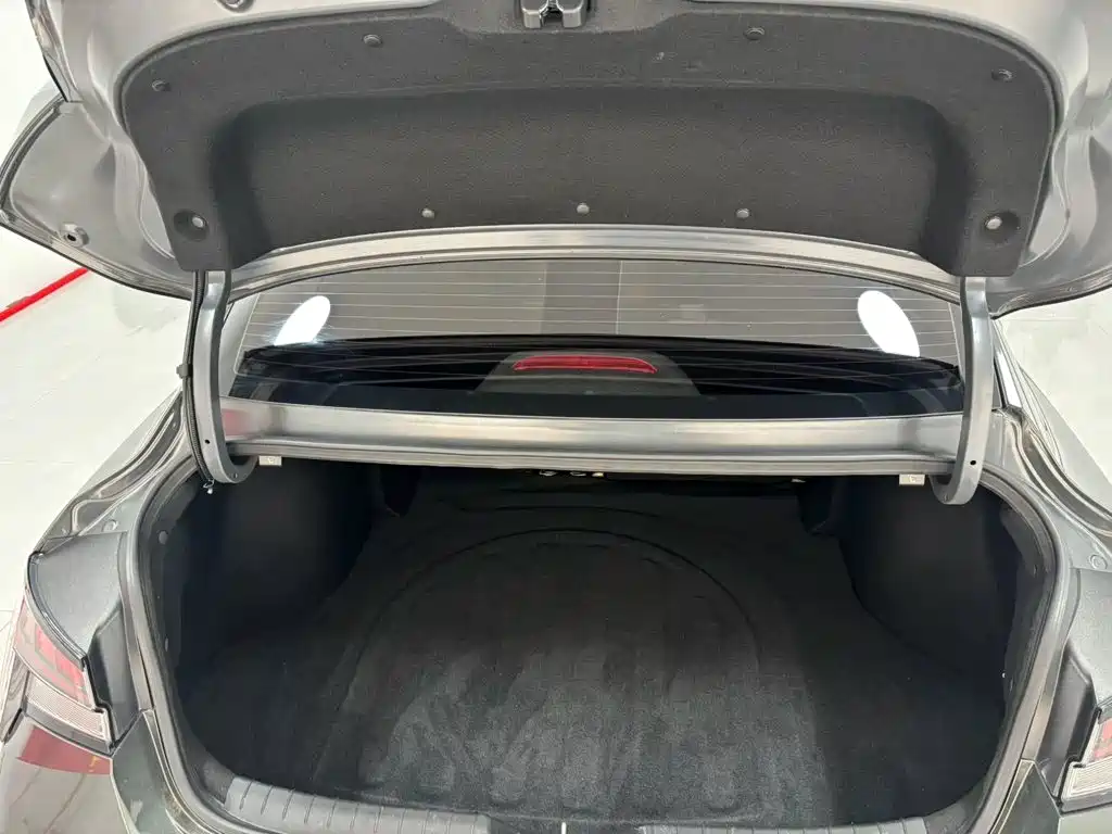 Hyundai Elantra — фото 15