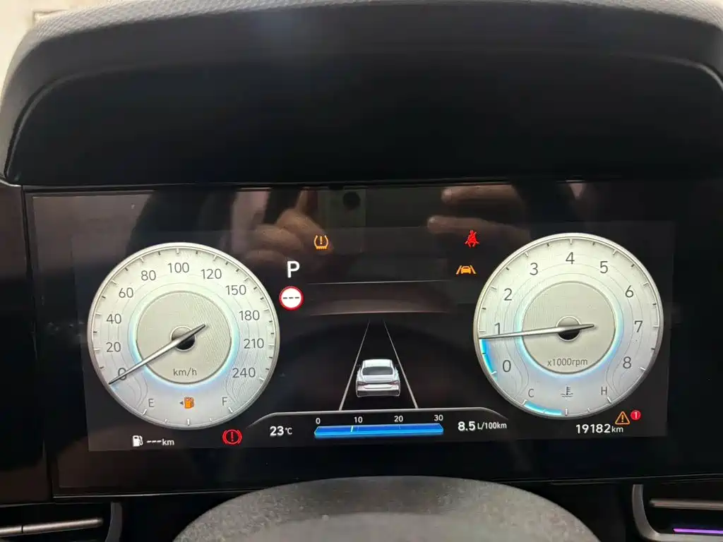 Hyundai Elantra — фото 17