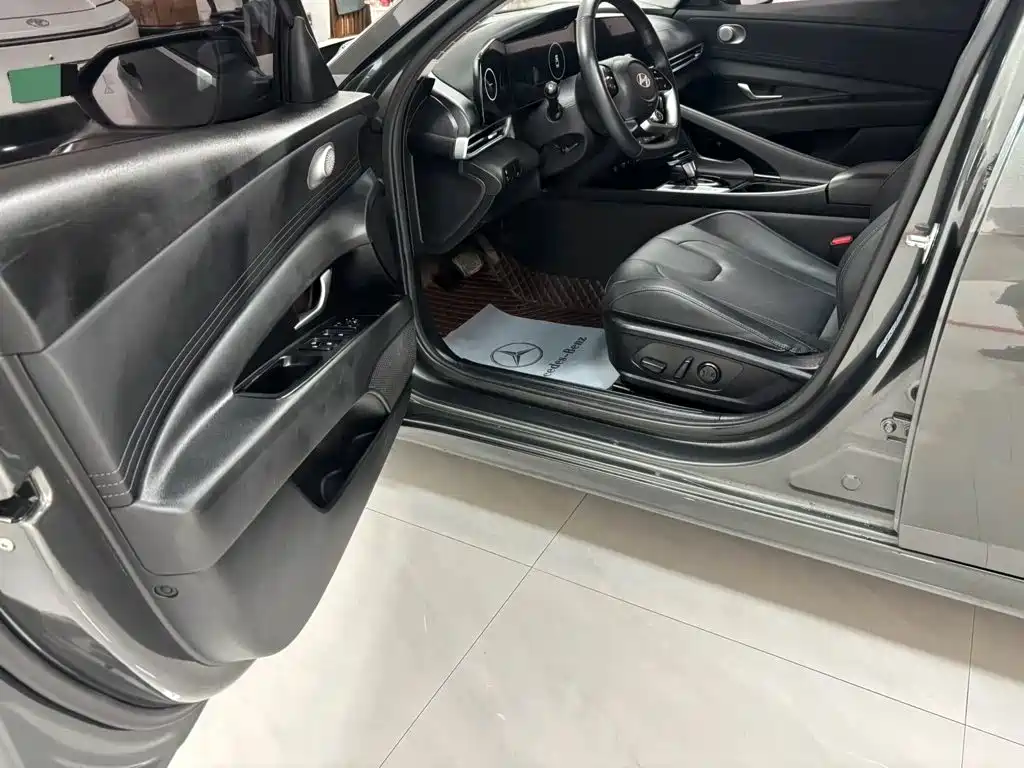 Hyundai Elantra — фото 18