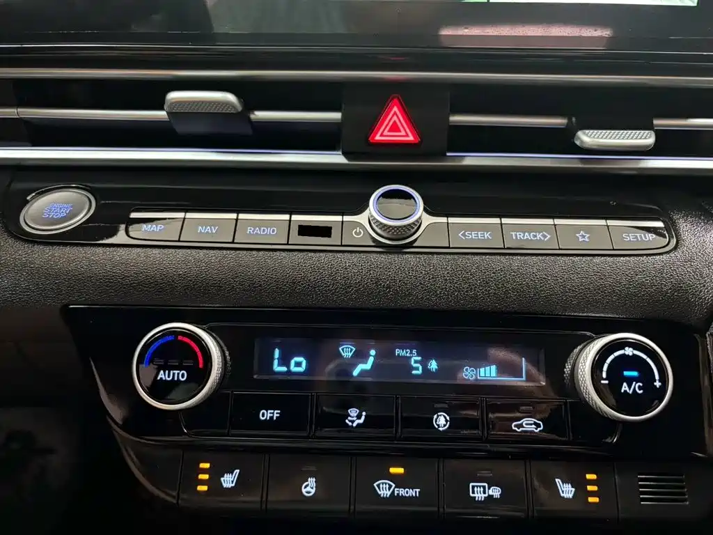 Hyundai Elantra — фото 19