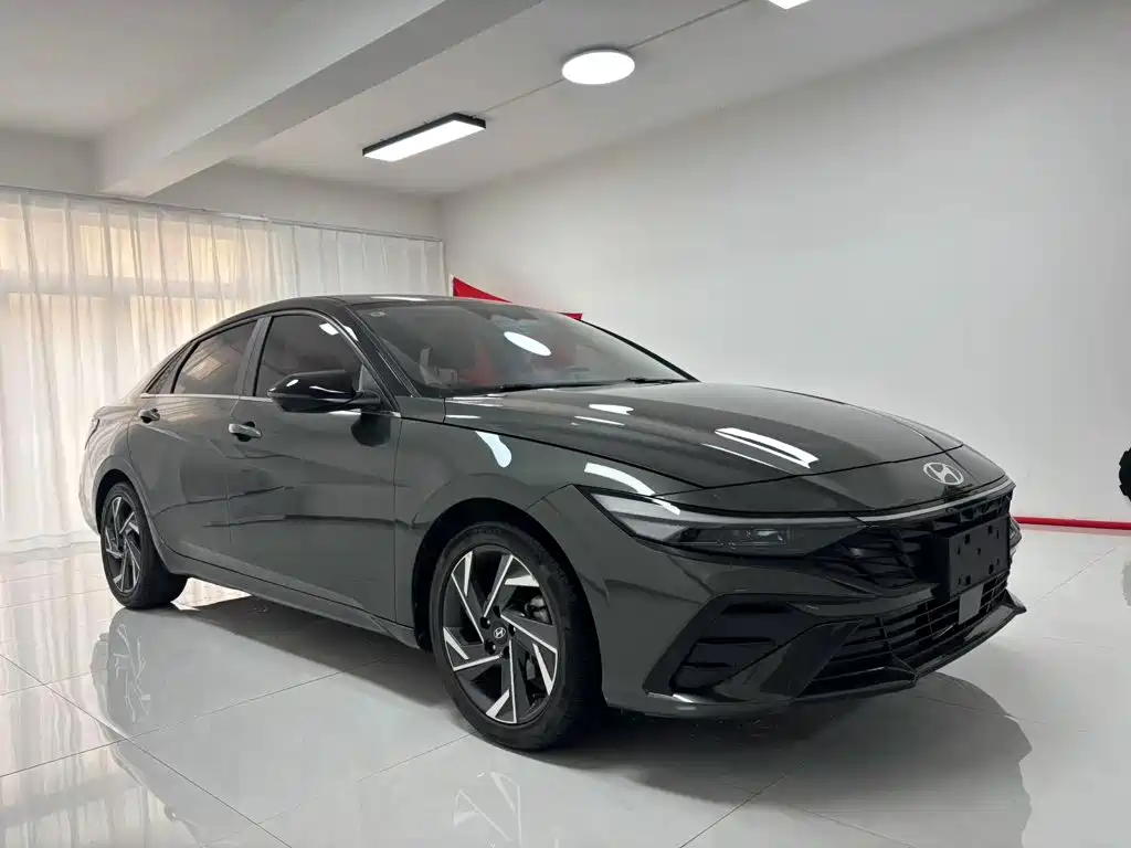 Hyundai Elantra — фото 3