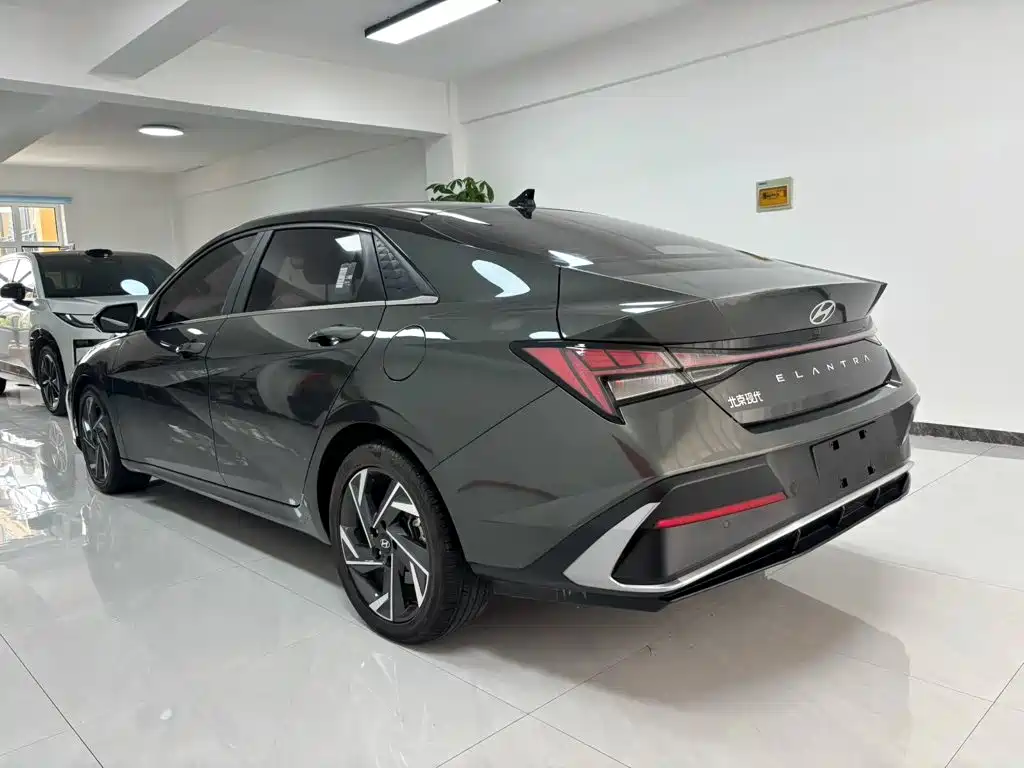 Hyundai Elantra — фото 4
