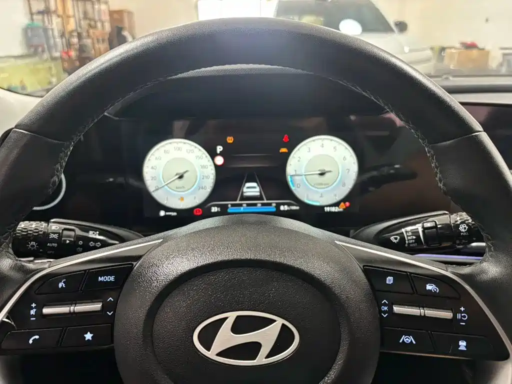 Hyundai Elantra — фото 10