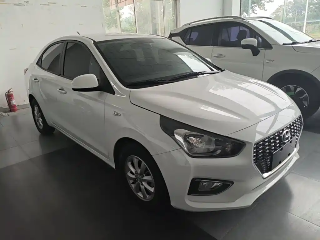Hyundai Verna — фото 4