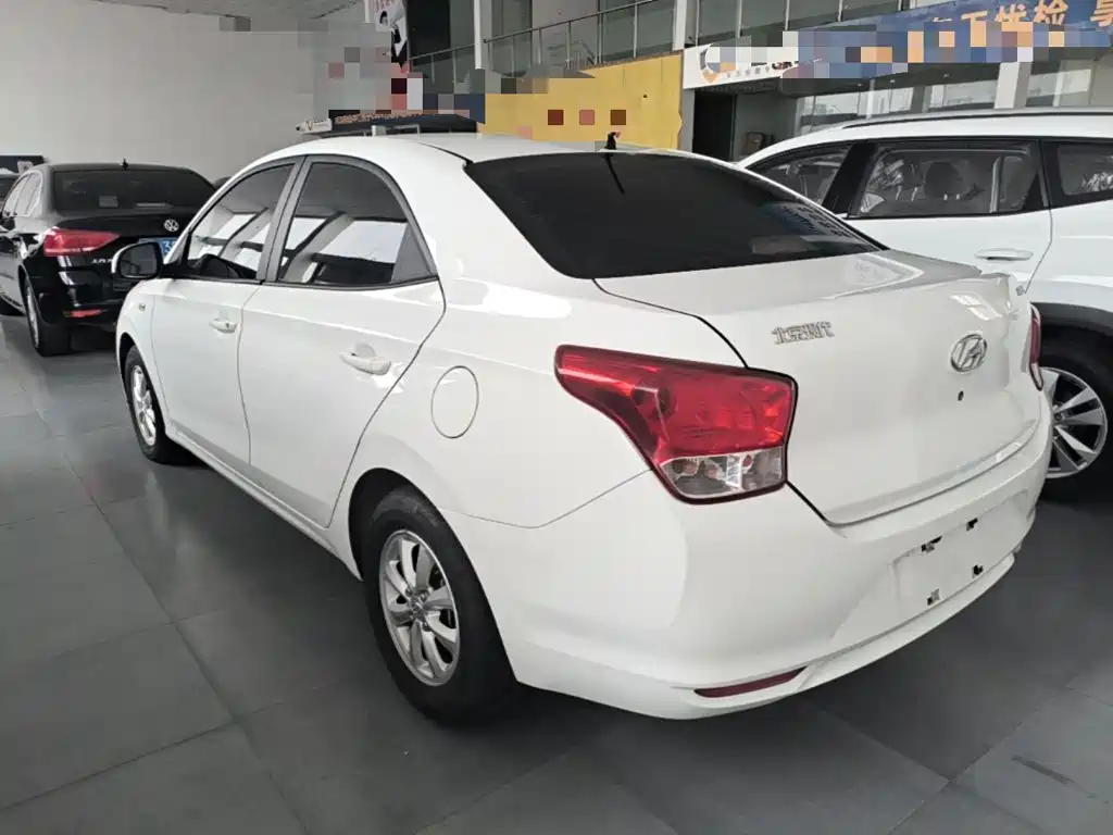 Hyundai Verna — фото 5