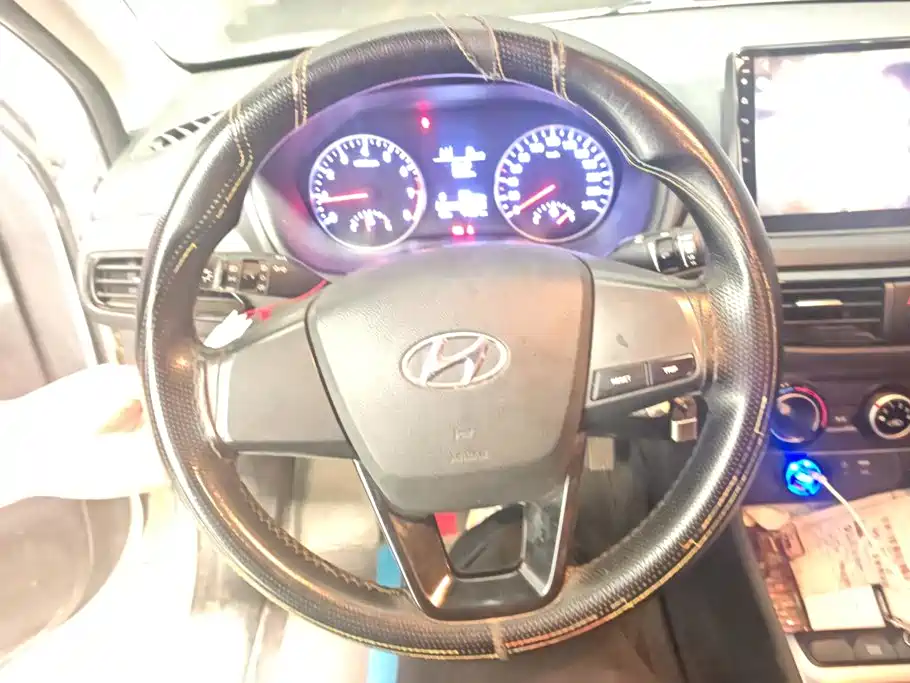 Hyundai Elantra — фото 15