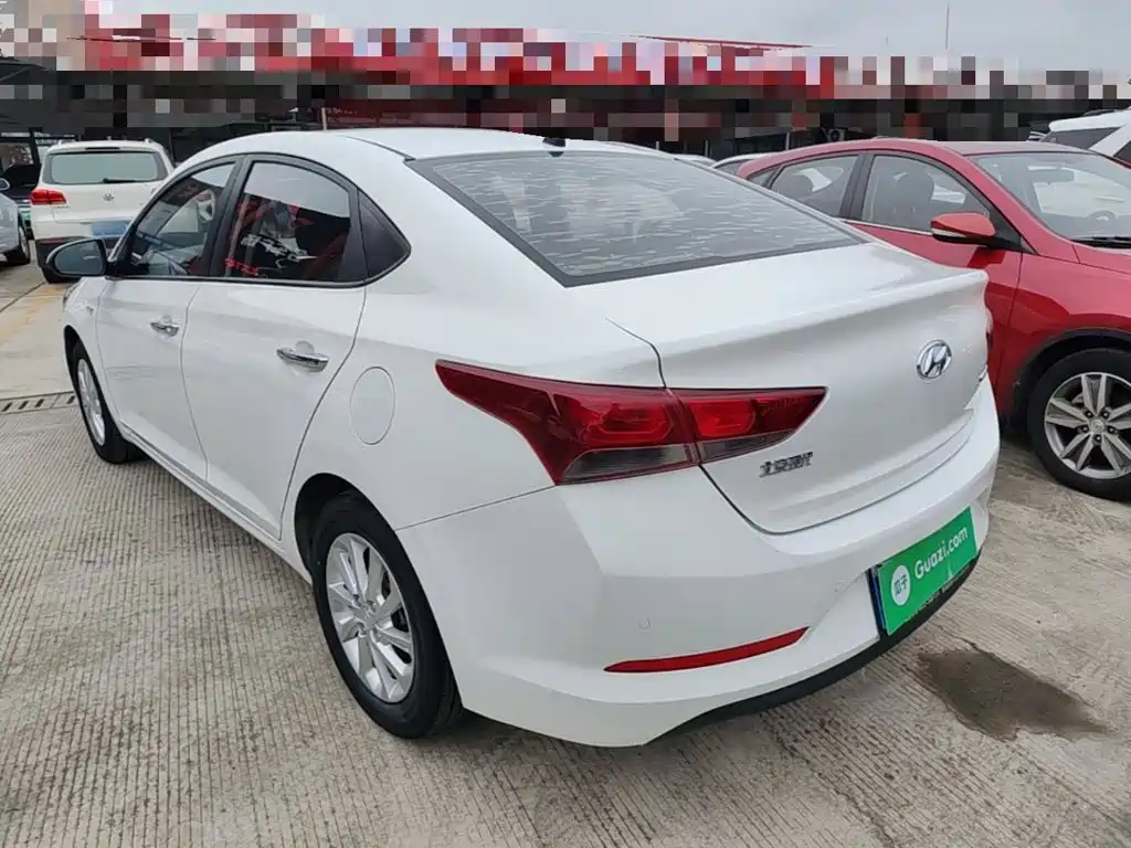 Hyundai Verna — фото 5