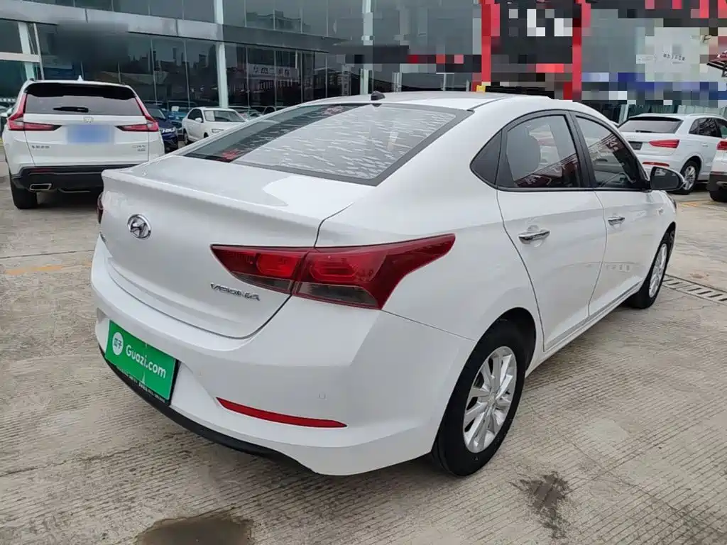 Hyundai Verna — фото 7