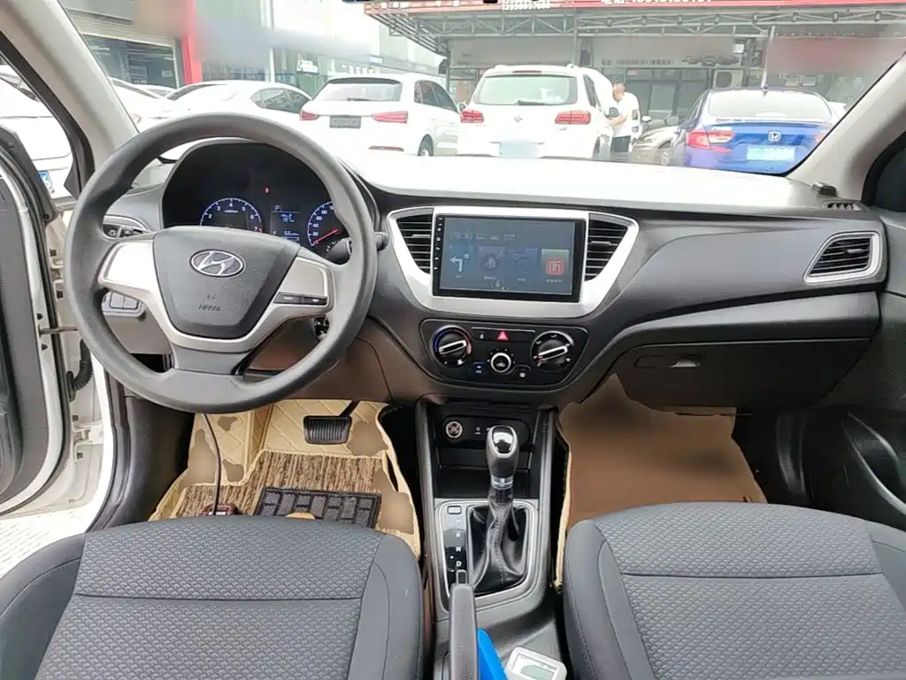 Hyundai Verna — фото 10