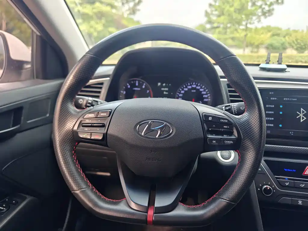 Hyundai Elantra — фото 11