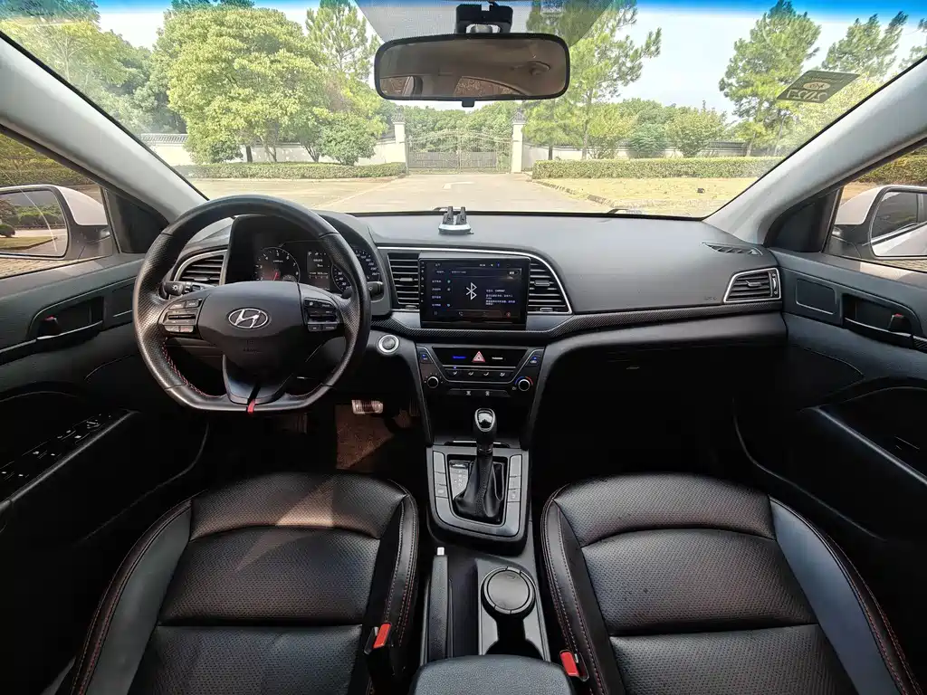Hyundai Elantra — фото 10