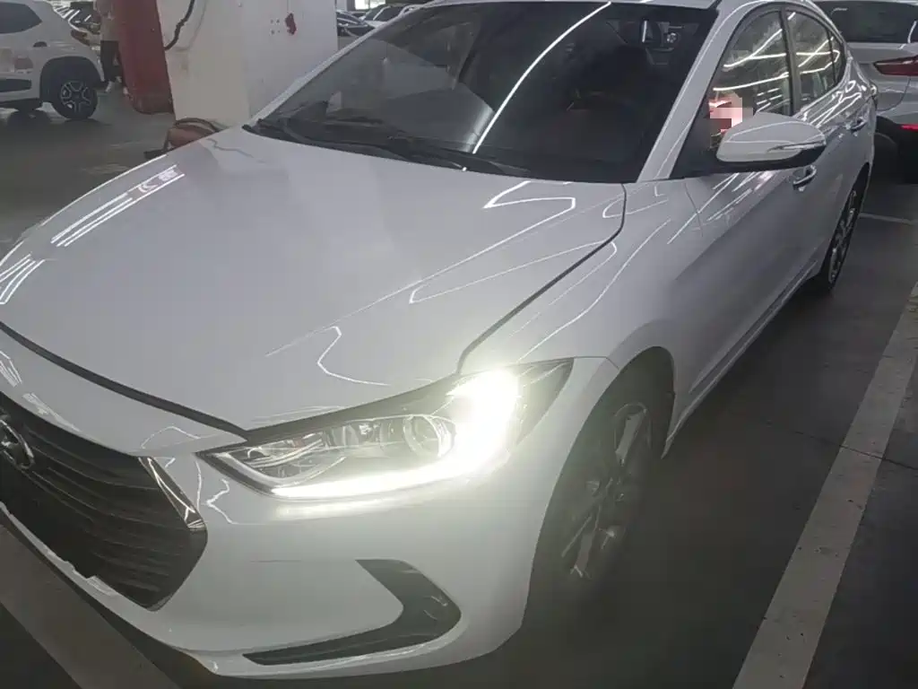 Hyundai Elantra — фото 2