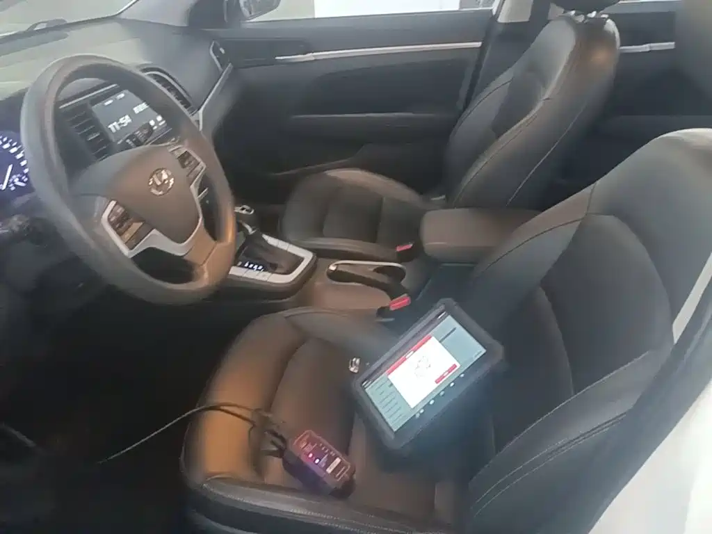 Hyundai Elantra — фото 15