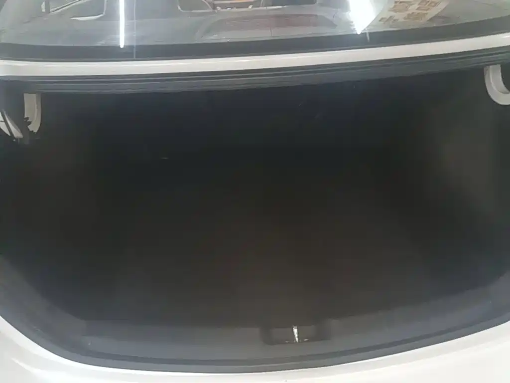 Hyundai Elantra — фото 19
