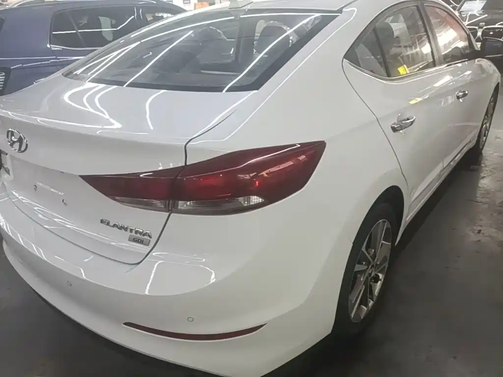 Hyundai Elantra — фото 7
