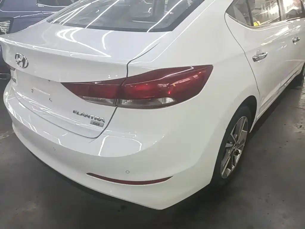 Hyundai Elantra — фото 8