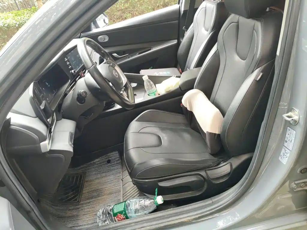 Hyundai Elantra — фото 11