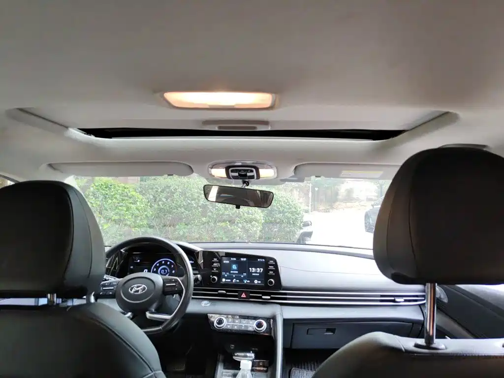 Hyundai Elantra — фото 14