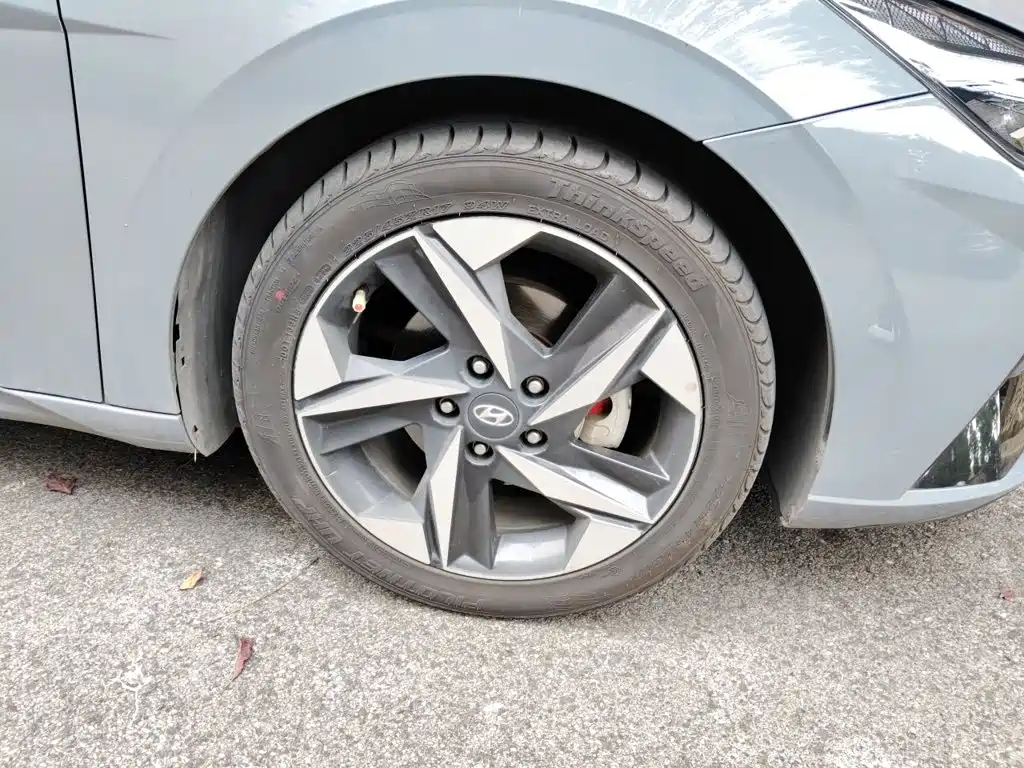 Hyundai Elantra — фото 24