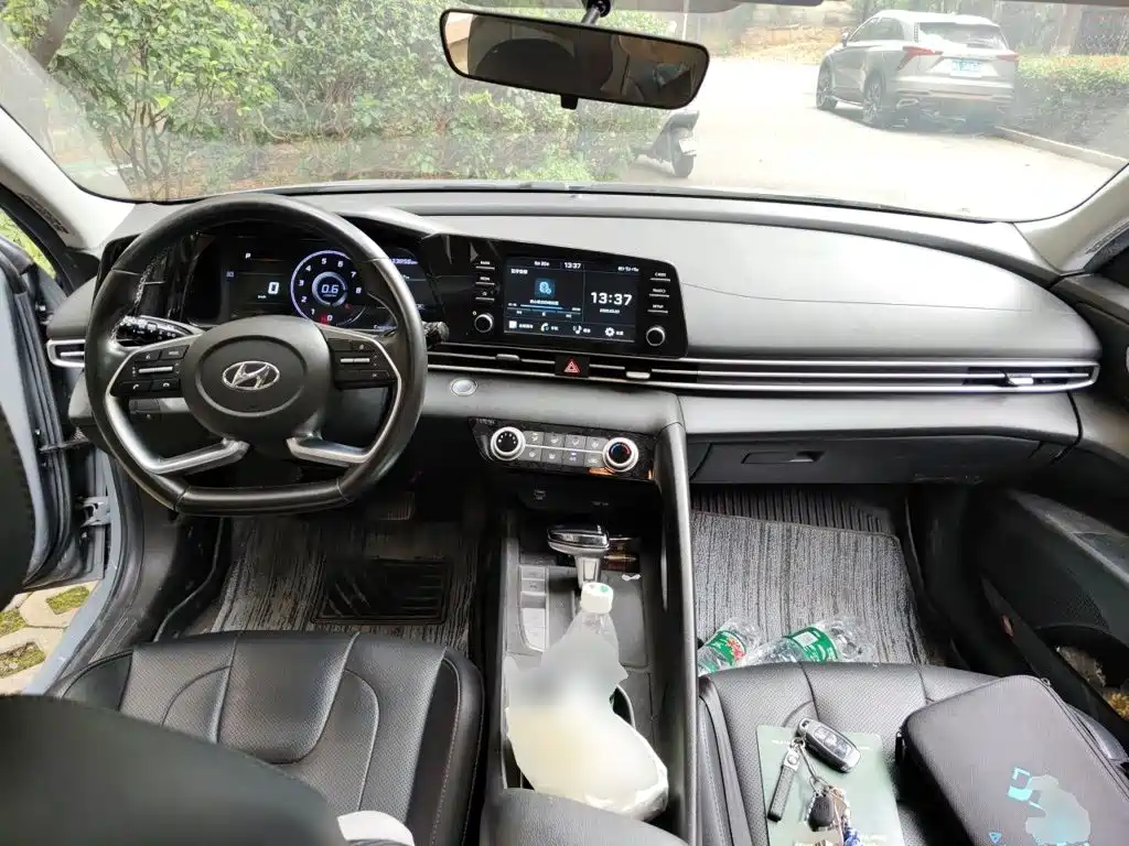 Hyundai Elantra — фото 5