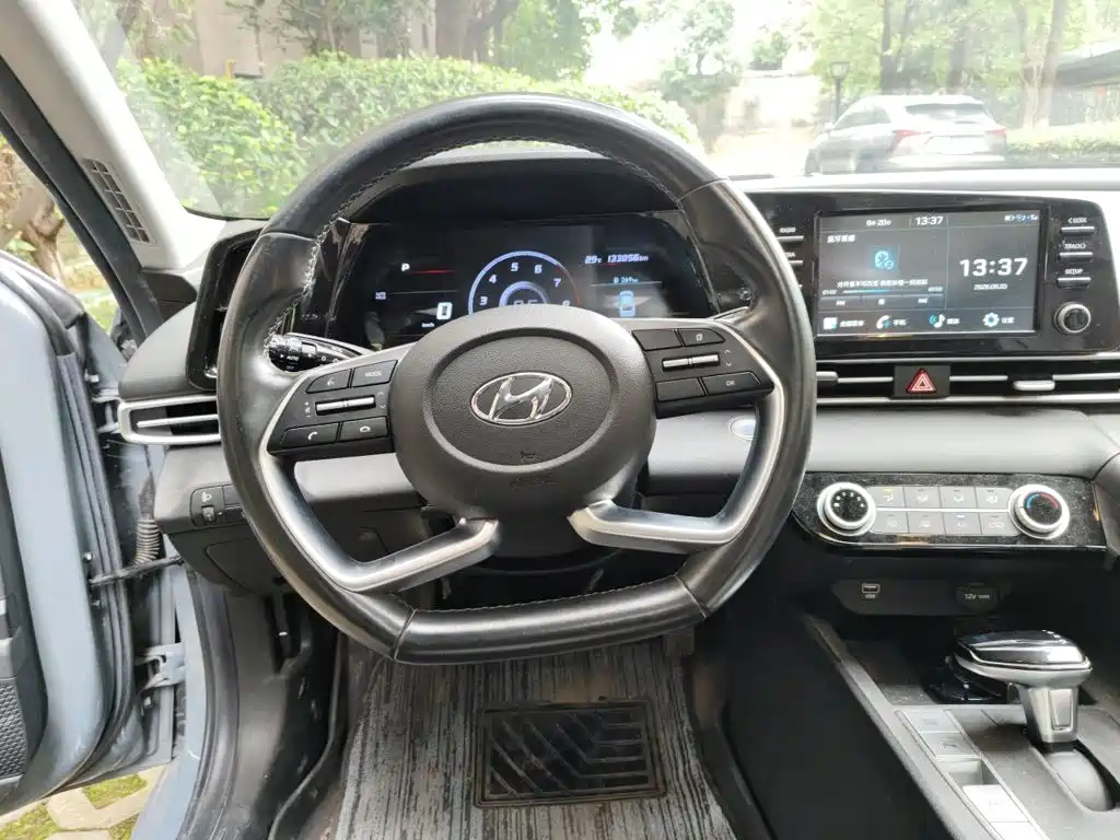 Hyundai Elantra — фото 6