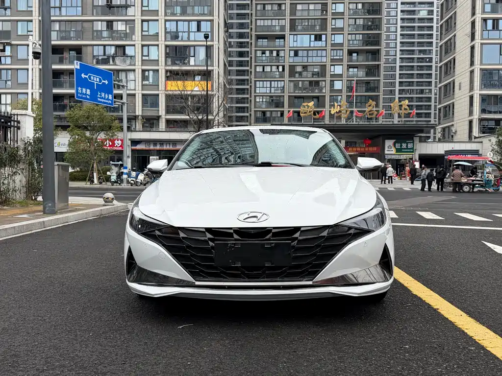 Hyundai Elantra — фото 2