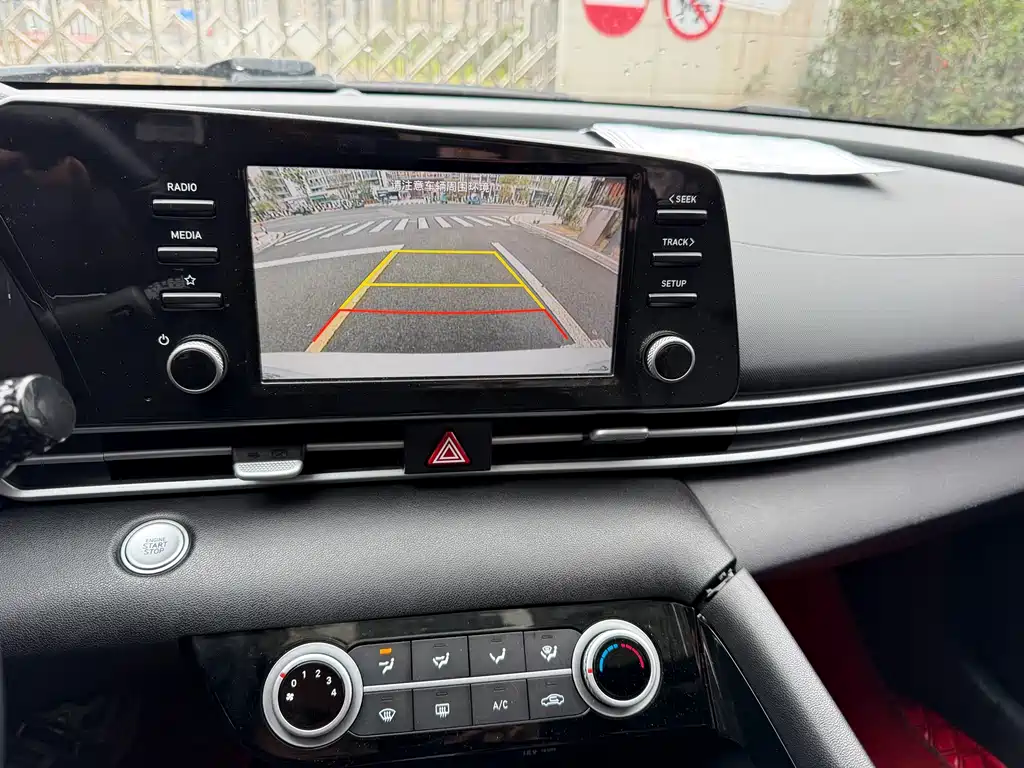 Hyundai Elantra — фото 14