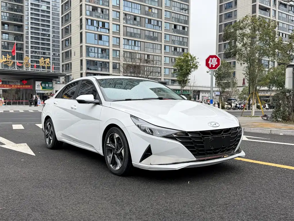 Hyundai Elantra — фото 3