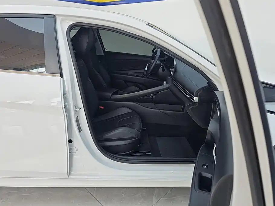 Hyundai Elantra — фото 8