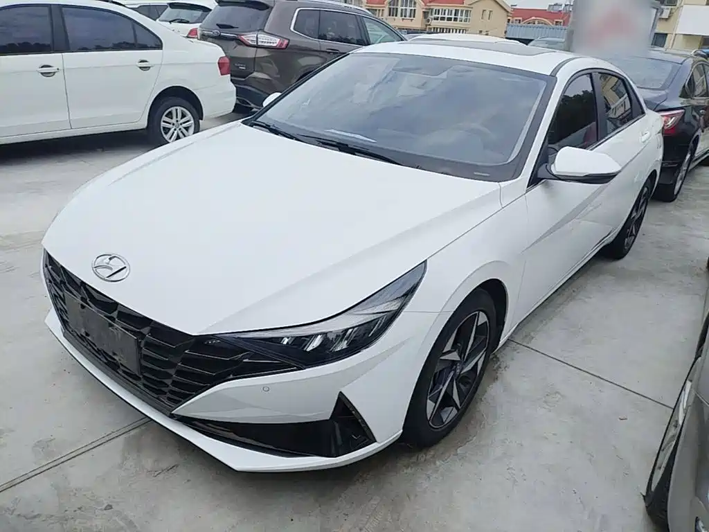Hyundai Elantra — фото 2