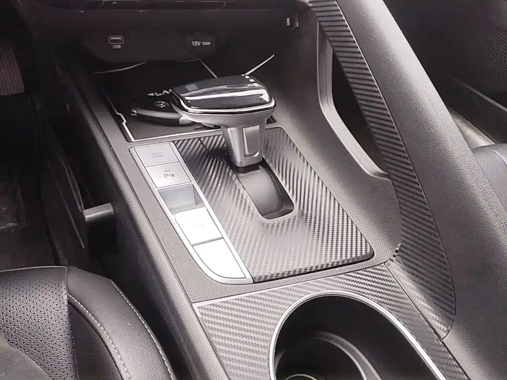 Hyundai Elantra — фото 14
